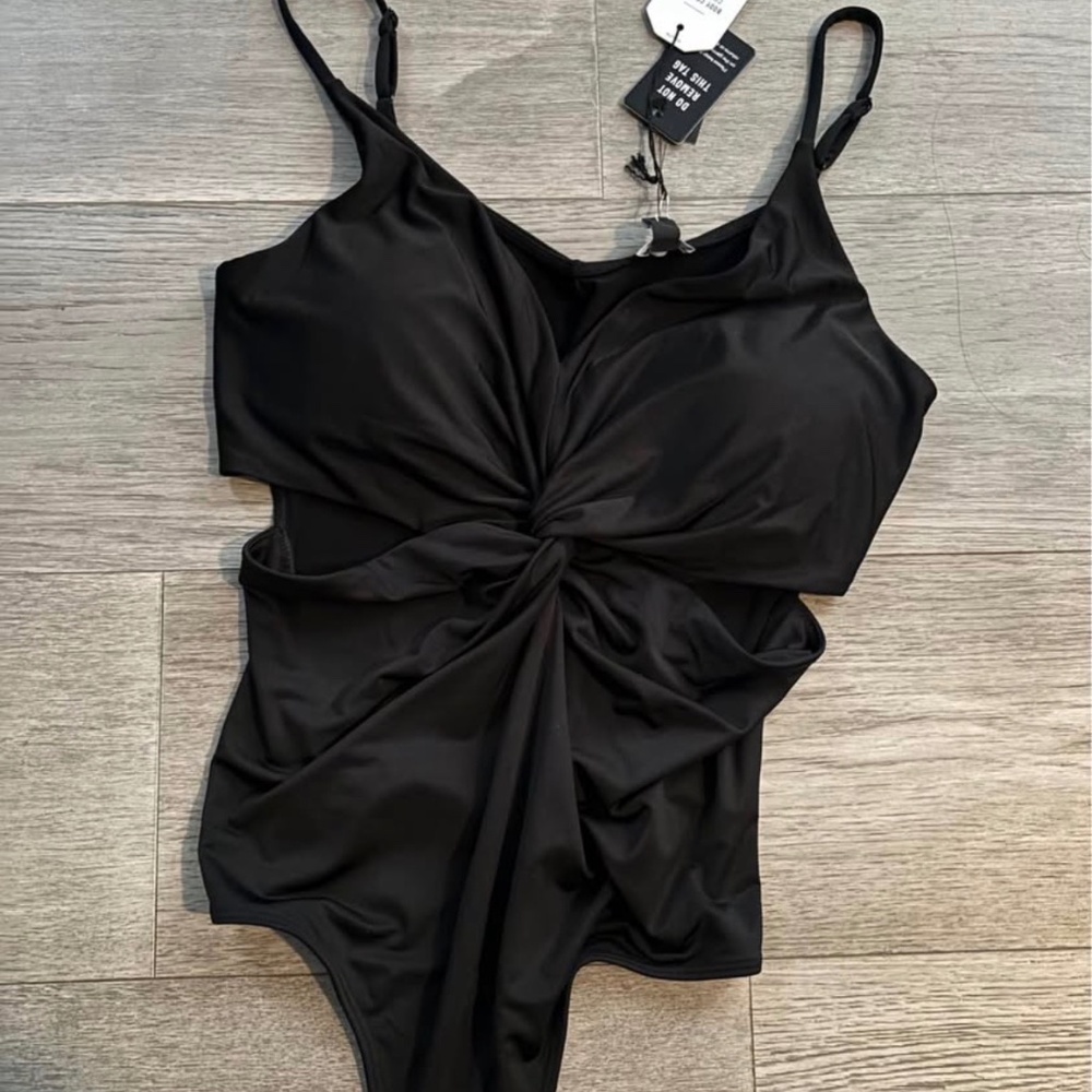 Express cutout bodysuit - size M - NEW WITH TAGS